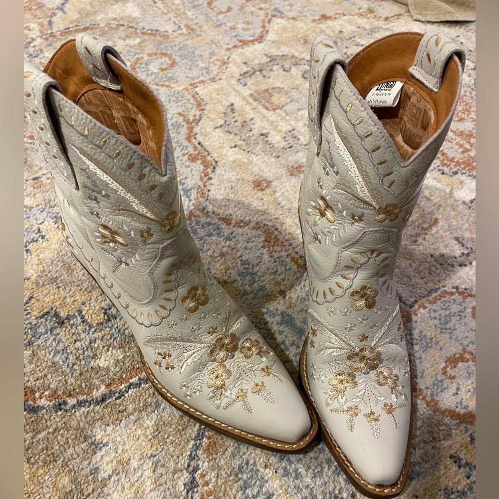 Dingo White Cowgirl Booties
